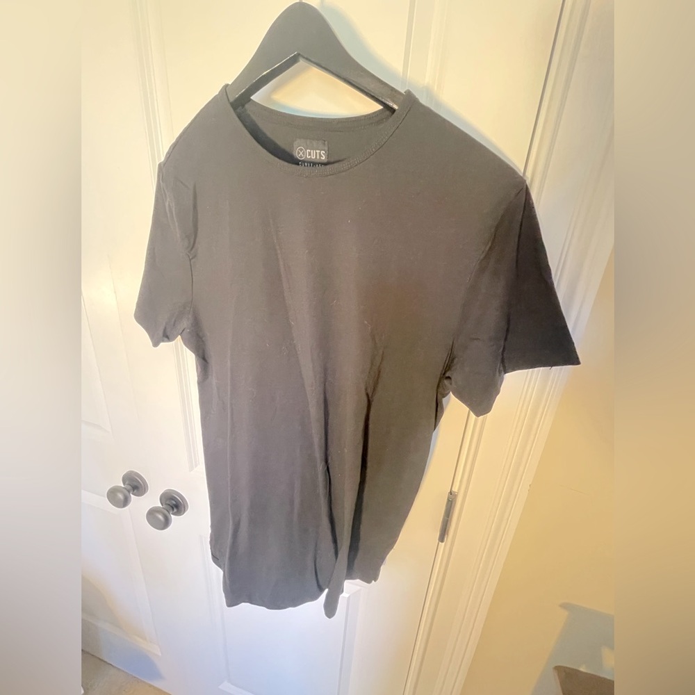 Cuts Clothing Black drop hem XL tee shirt